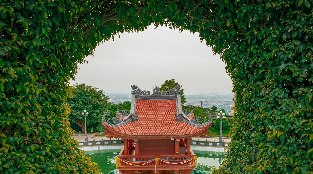 Uong Bi, Quang Ninh, Vietnam: Va Bang Pagoda