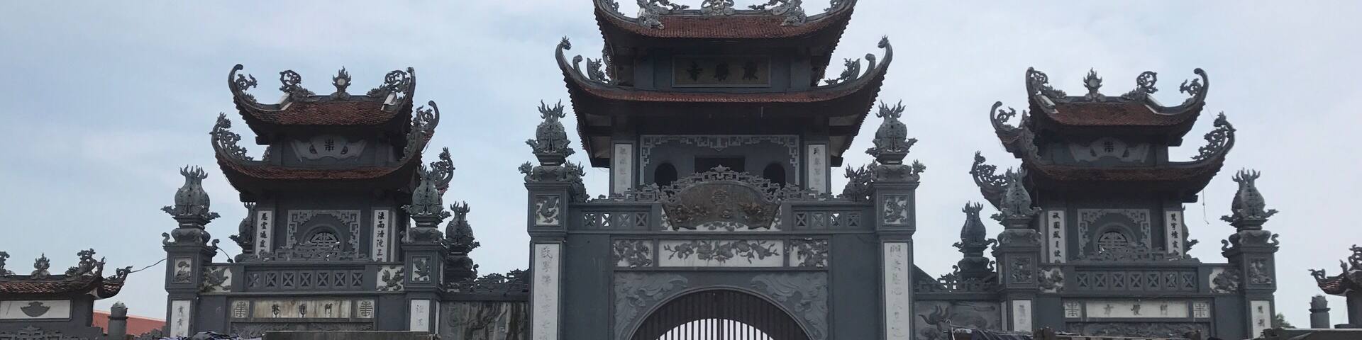 Took this photo between Halong Bay & Hanoi, Vietnam. Does anyone know what this is?