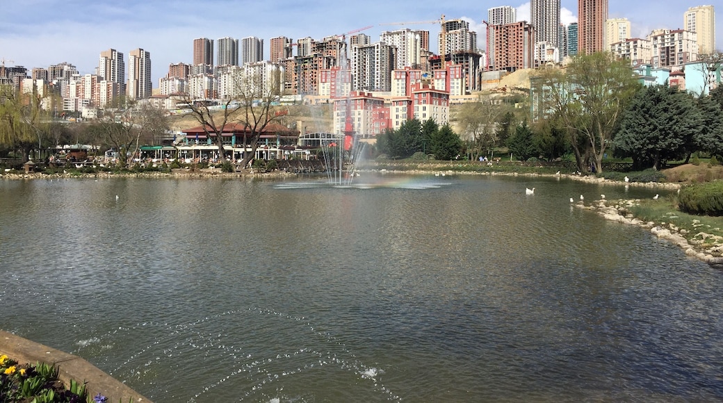 Bahçeşehir Gölet Park
