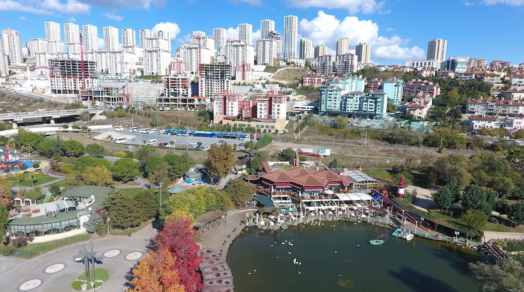 Bahçeşehir Gölet Park