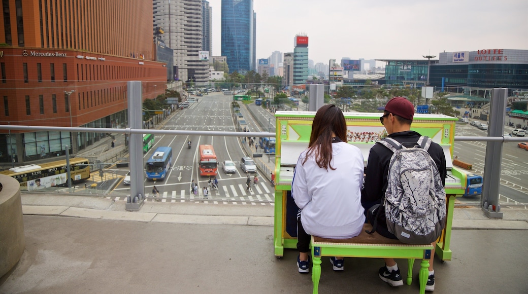 Seoullo 7017 which includes a city and music as well as a couple