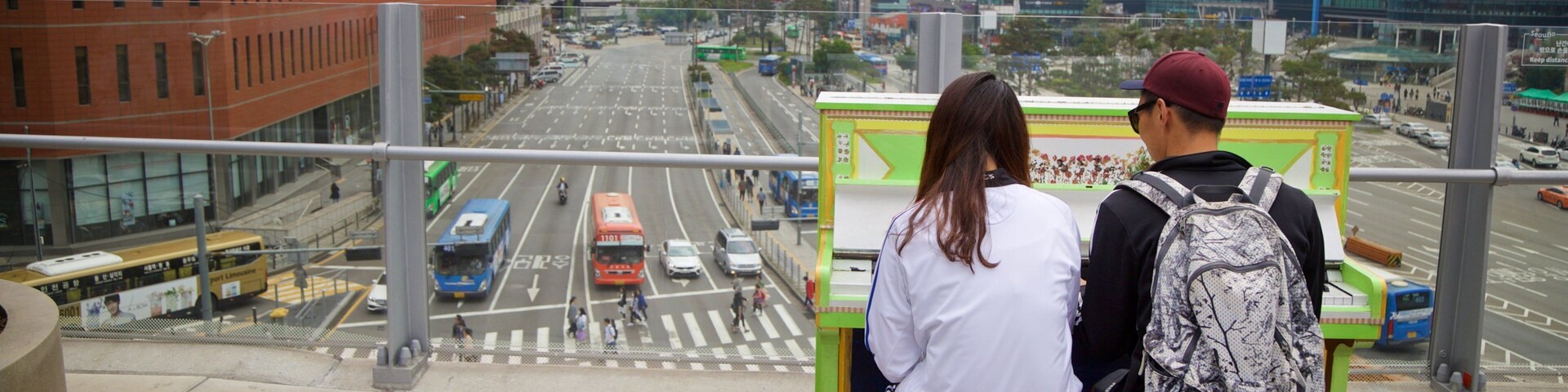 Seoullo 7017 which includes a city and music as well as a couple