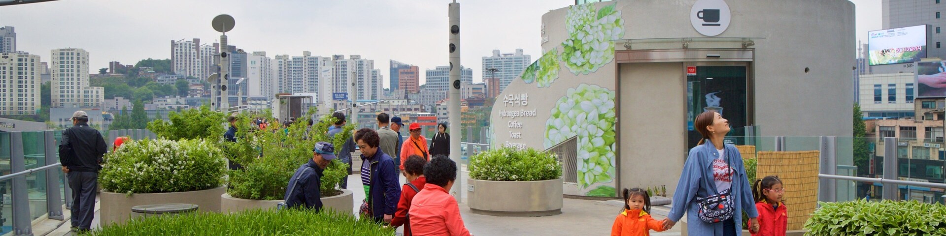 Seoullo 7017 which includes a garden as well as a family