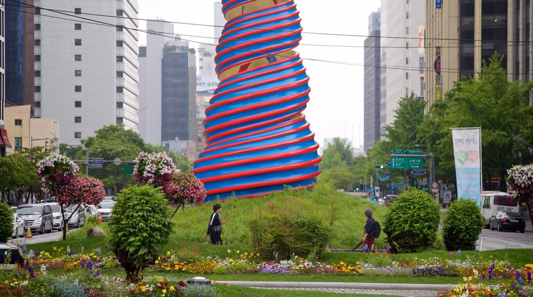 Cheonggye Plaza showing a park, a city and outdoor art