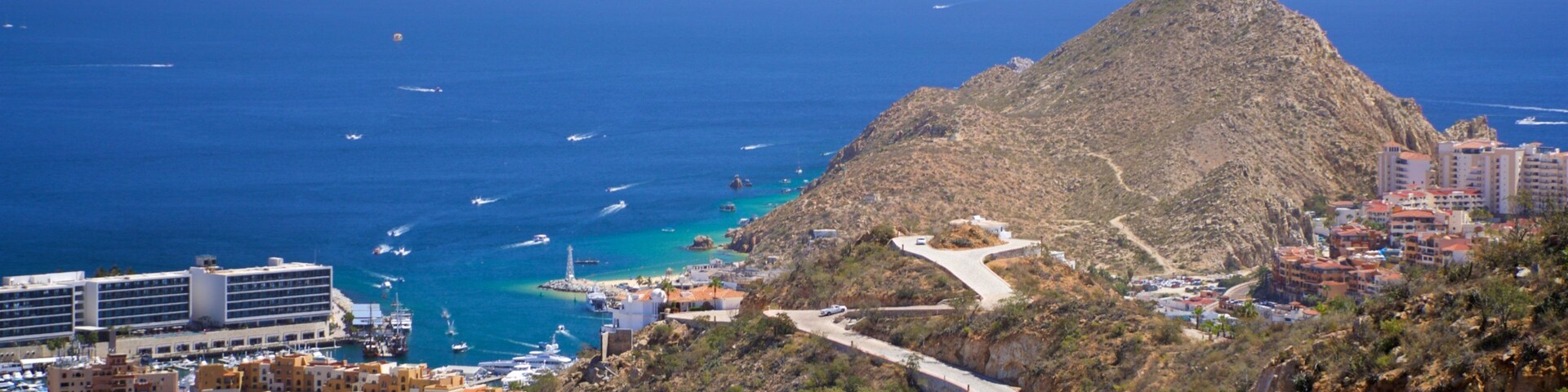 Cerro de la Z which includes a coastal town, landscape views and general coastal views