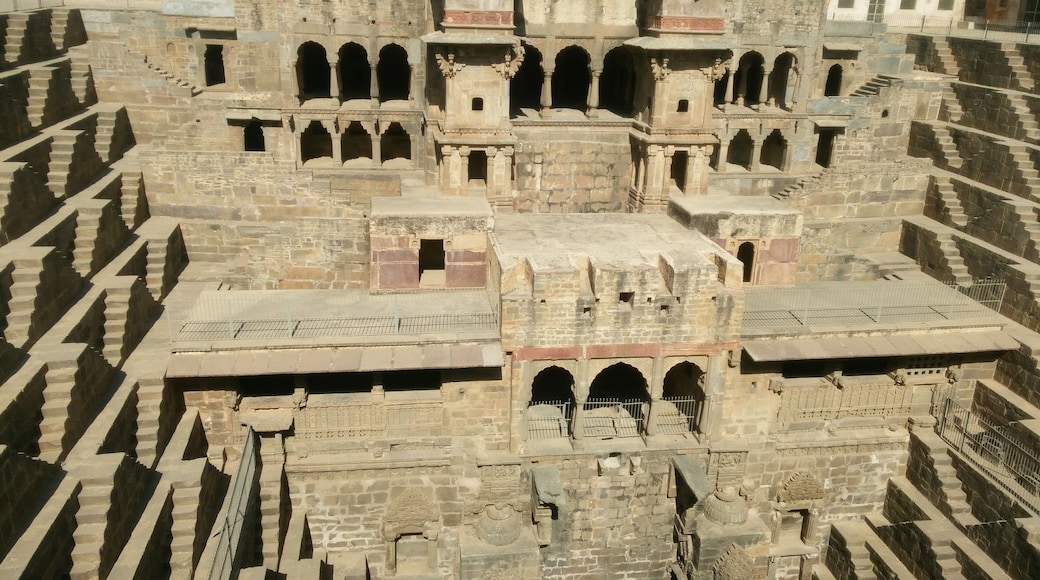 One of the oldest stepwell of rajasthan, India. Built between 800CE-900CE. mind-blowing structure. Shot in Nov 2017.
#asia #india #rajasthan #ancientstructure #stepwell