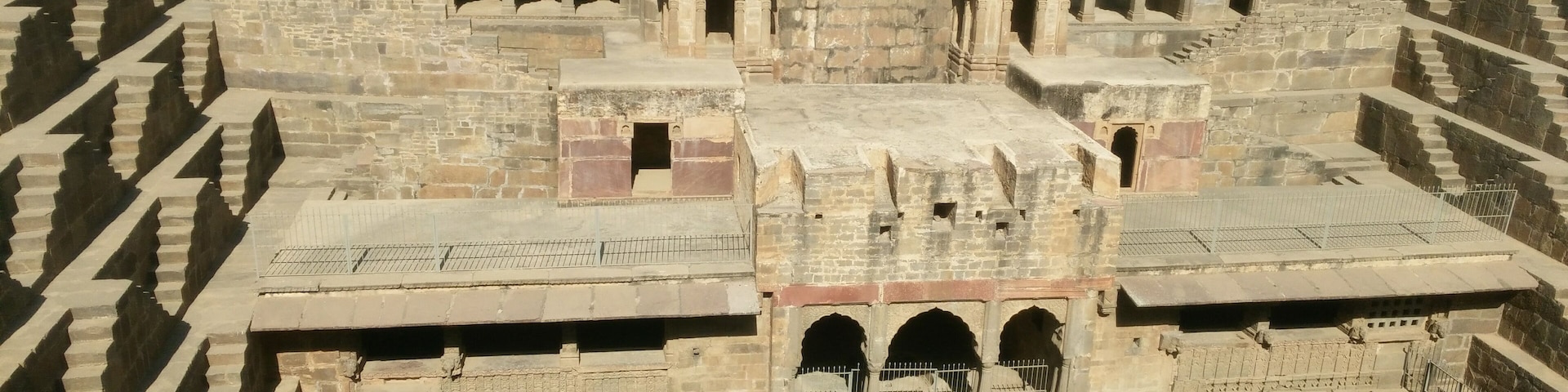One of the oldest stepwell of rajasthan, India. Built between 800CE-900CE. mind-blowing structure. Shot in Nov 2017.
#asia #india #rajasthan #ancientstructure #stepwell