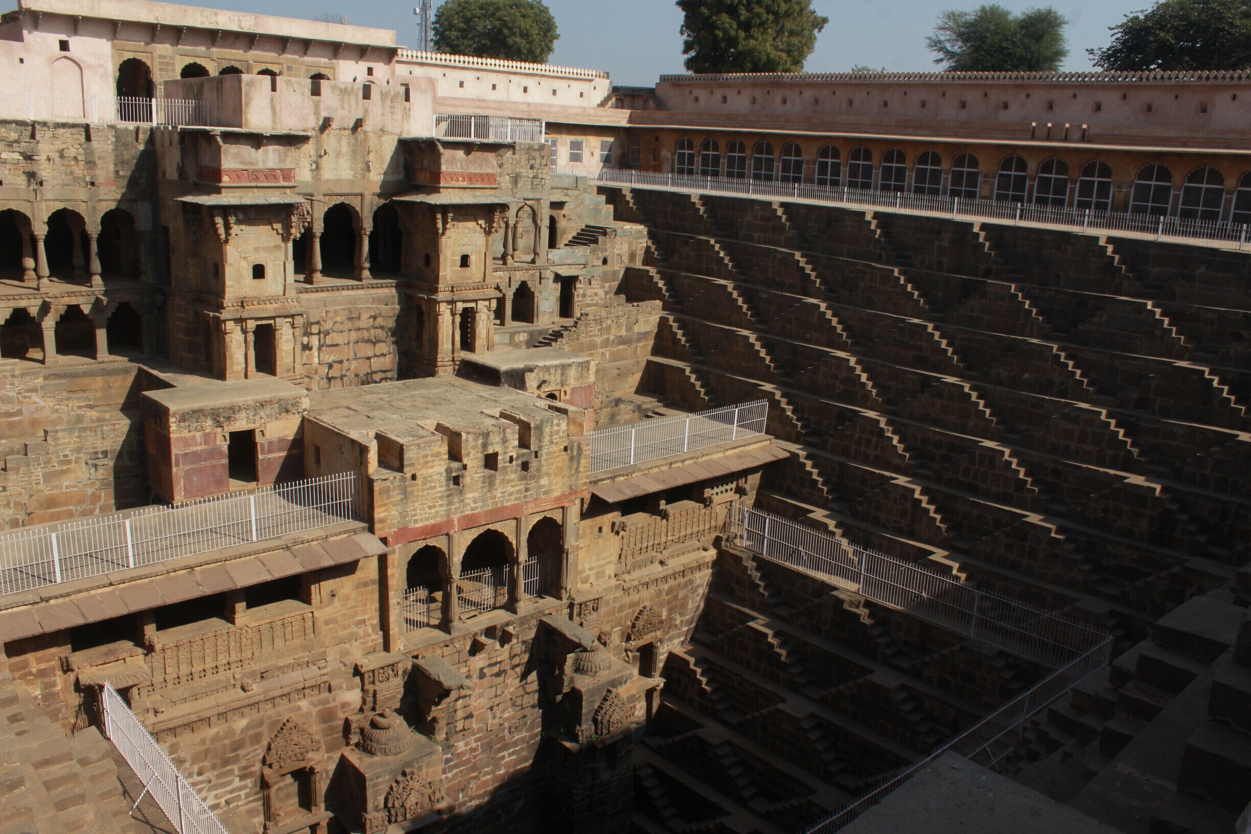 A 'baori' or stepwell was built by the kings and queens for the royal bath. This one is in Rajasthan tucked away from the usual tourist flow. Though close to Jaipur not many know the place and the magic it holds.
#StunningStructures #Patterns