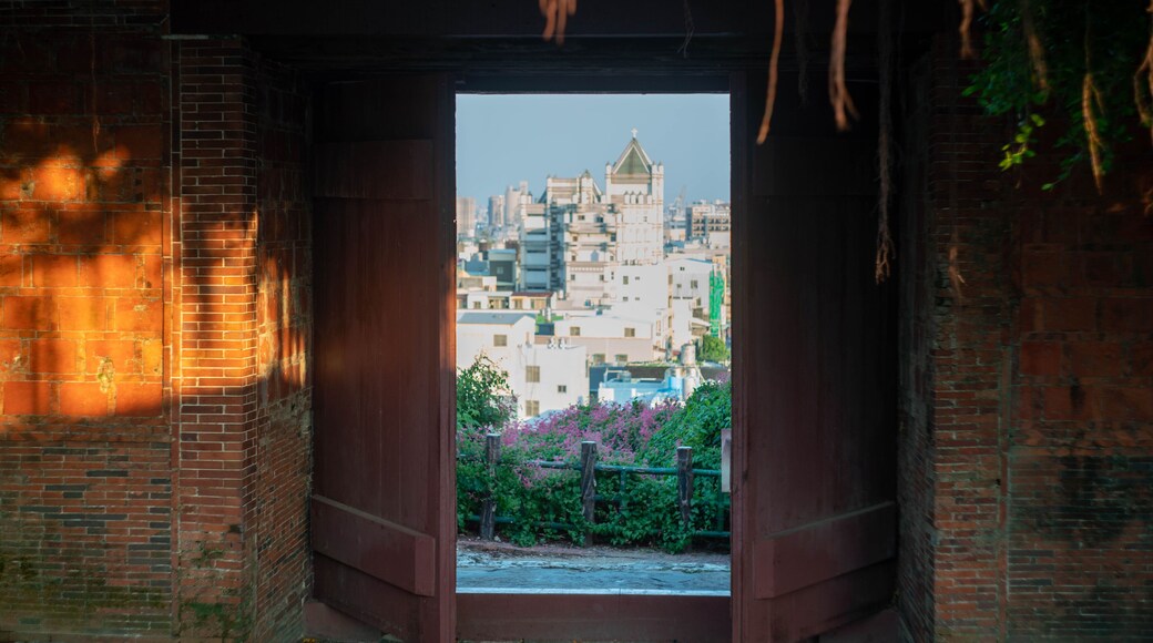 台湾南部の高雄市周辺の観光名所を旅行する風景 Scenic Spots around Kaohsiung City in Southern Taiwan