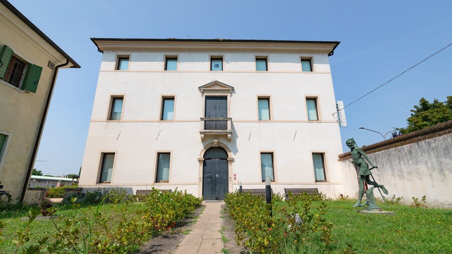 Amleto and Donato Sartori International Mask Museum