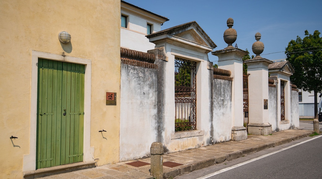 Amleto and Donato Sartori International Mask Museum which includes heritage elements