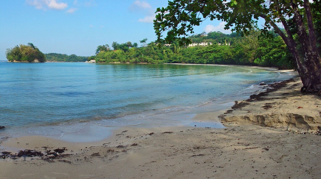 Plage de San San Beach
