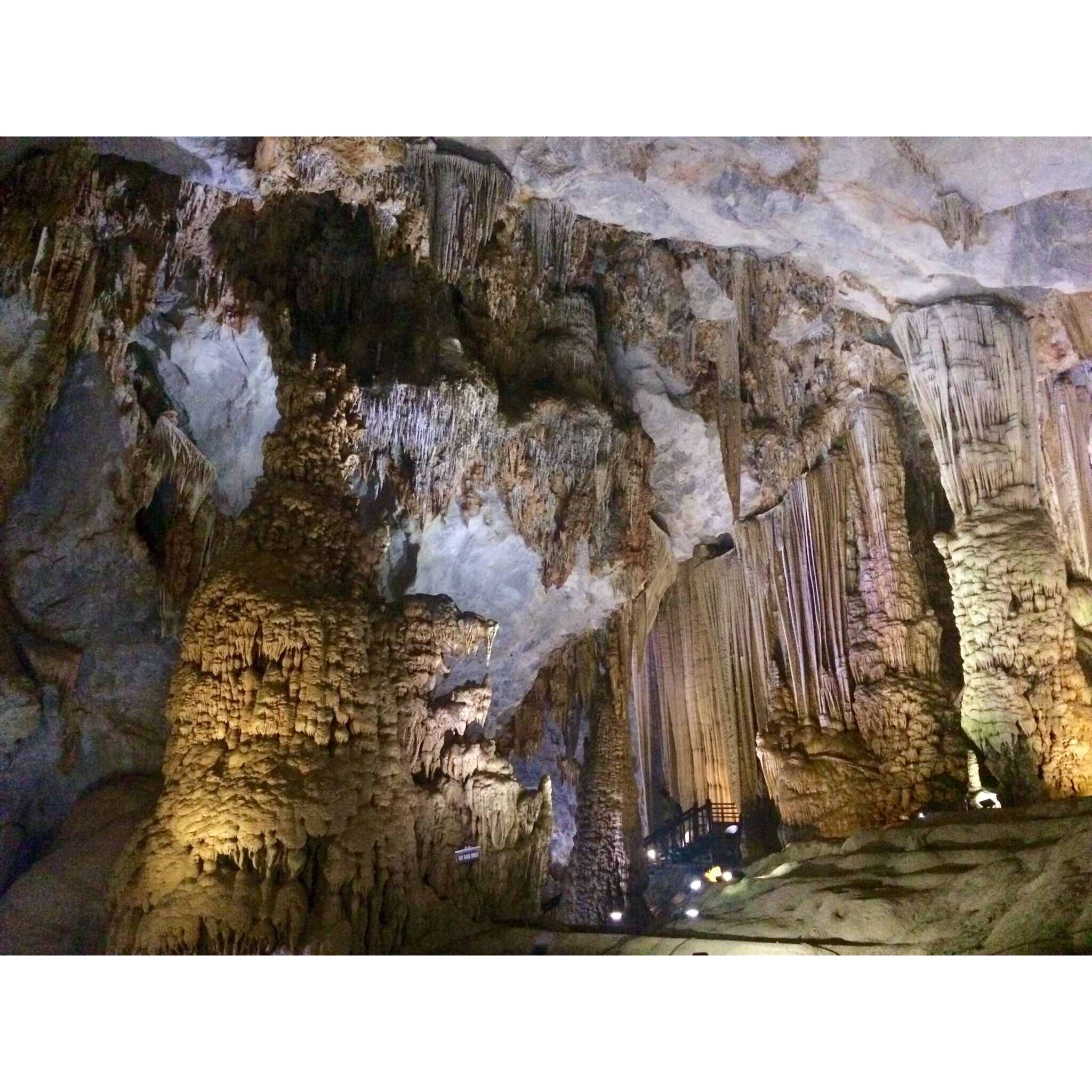There are no words to describe Paradise cave. The greatness in scale and beauty is to much to take it.  