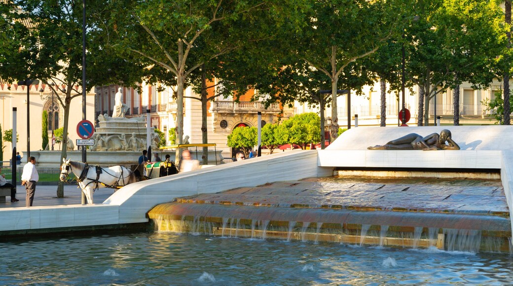 Plaza de Puerta Jerez showing a fountain