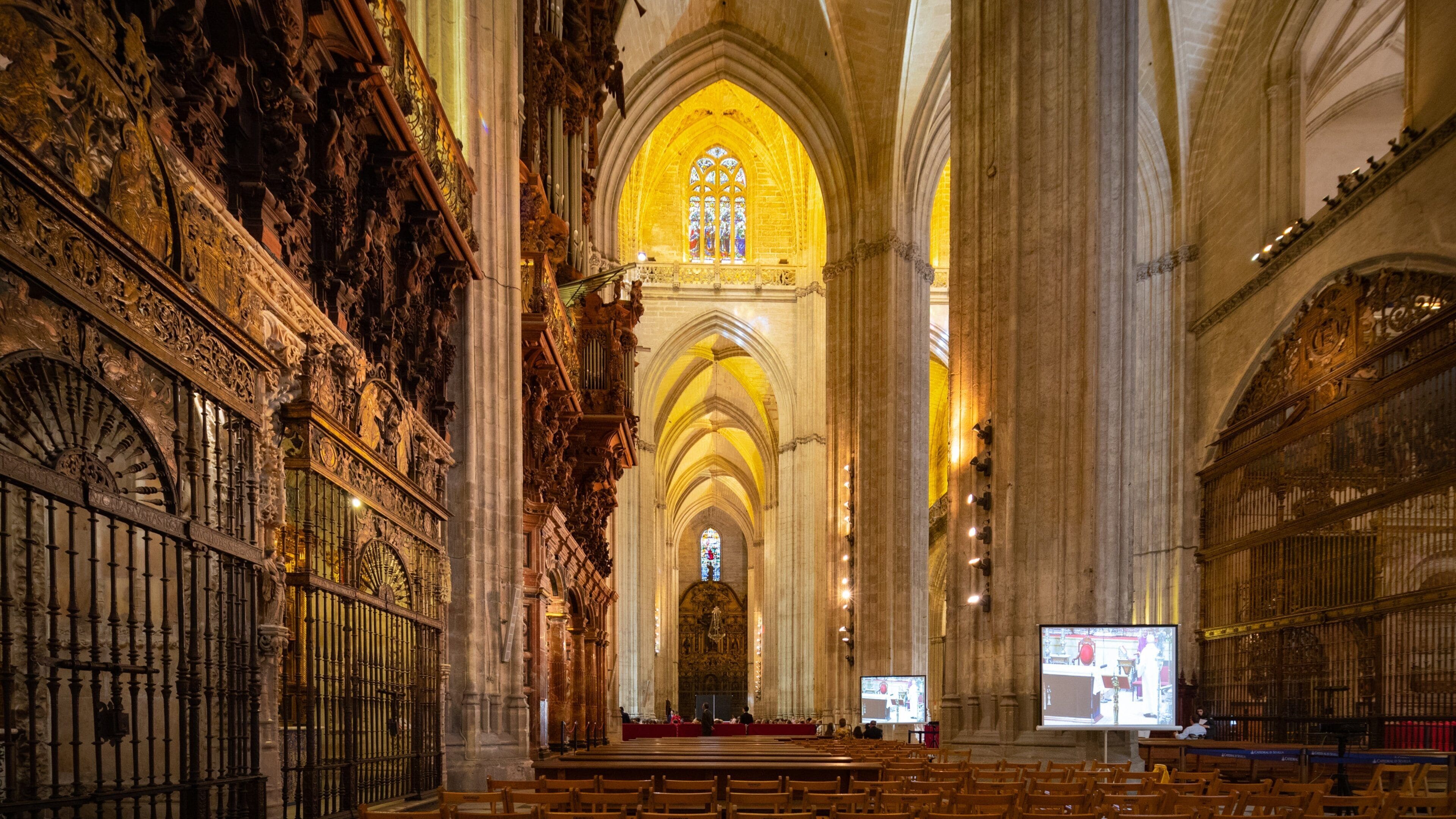 Cabildo Catedral featuring a church or cathedral, interior views and heritage elements