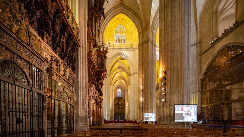 Cabildo Catedral featuring a church or cathedral, interior views and heritage elements