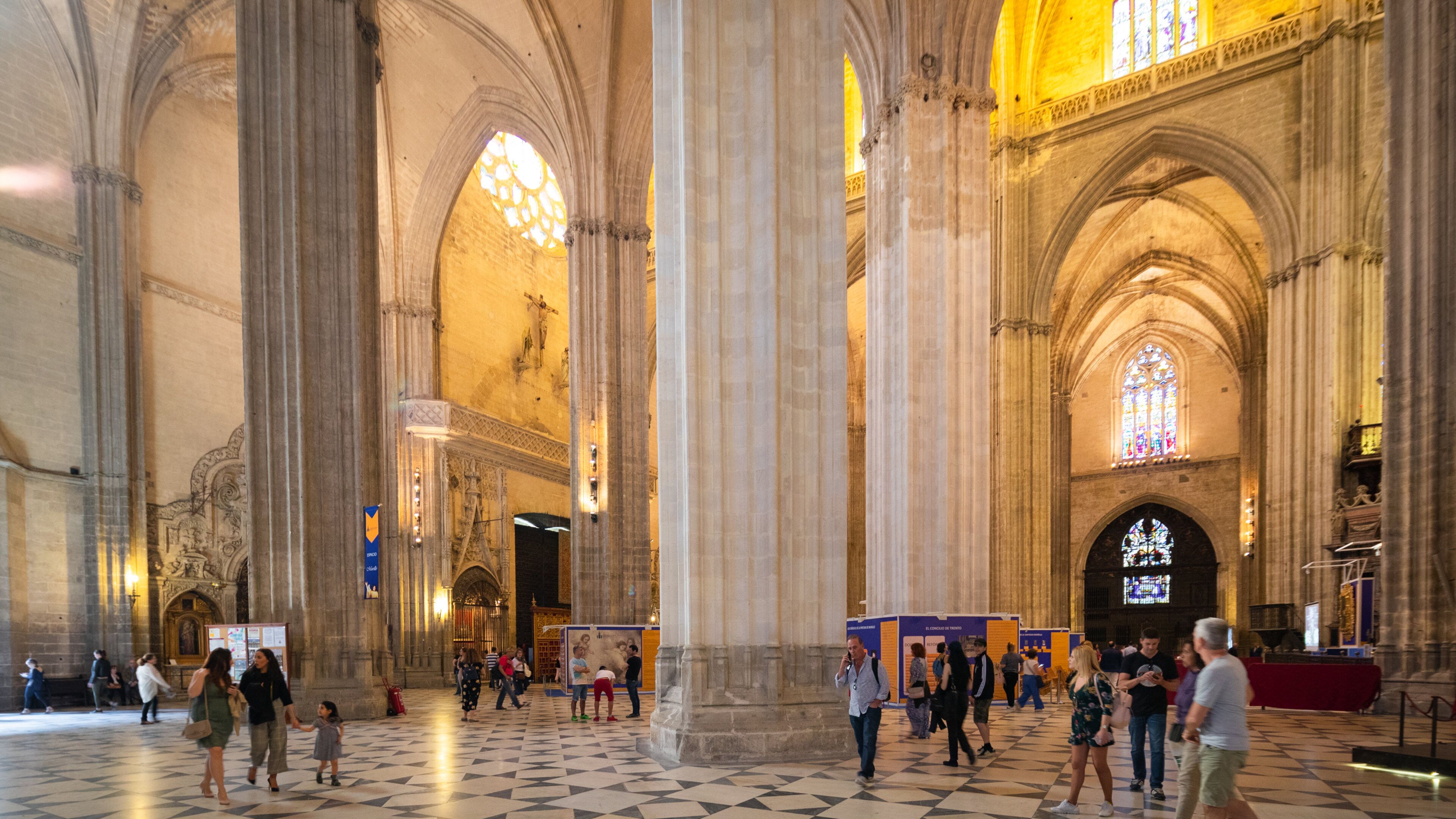 Cabildo Catedral showing a church or cathedral, heritage elements and interior views