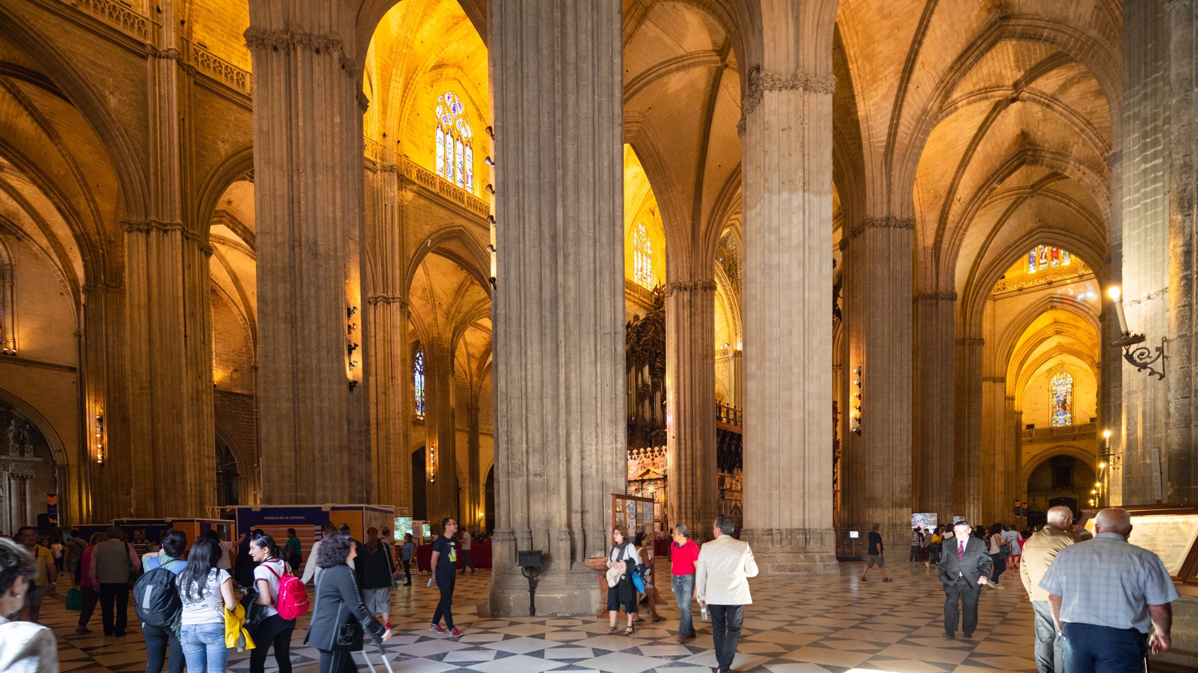 Cabildo Catedral featuring interior views, a church or cathedral and heritage elements