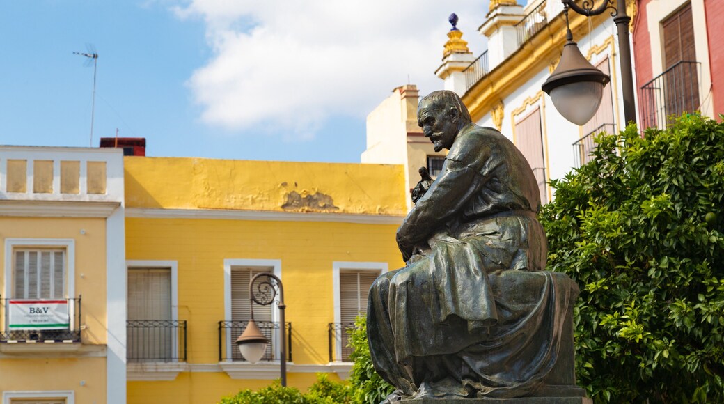 Monumento a Martínez Montañés featuring a statue or sculpture