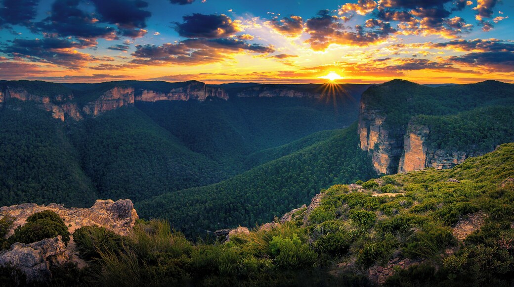 Sunset at the Blue mountains, overlooking Grose Valley from Mount Banks. #nature #trovember