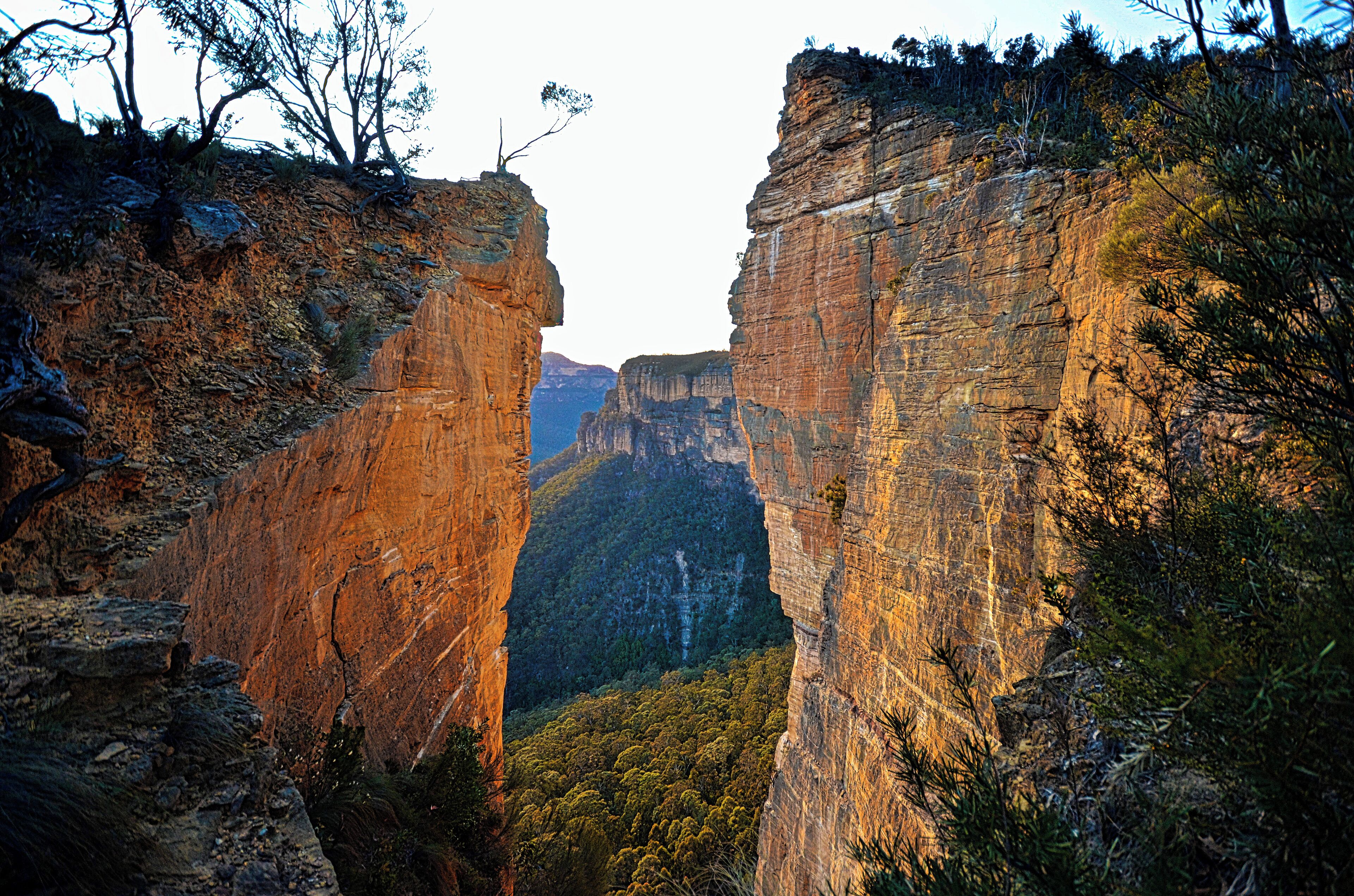 Surprised they had this place on the map.  First you have to go to Baltzer Lookout before descending a tricky trail for a few hundred metres to get to this haunt of the rock climbing fraternity.  I was hoping for a blazing red sunrise but had to do with this.