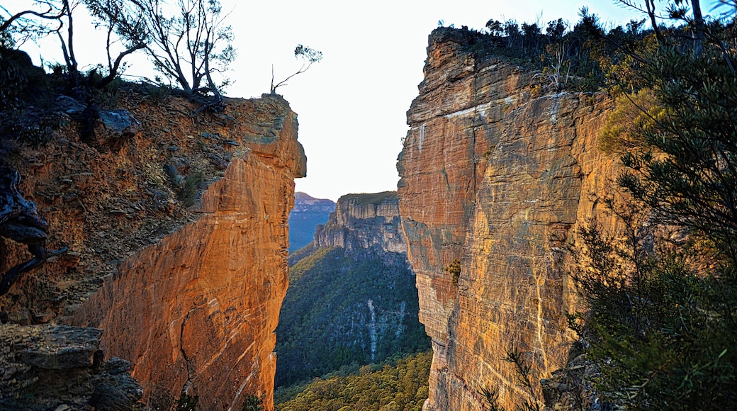 Surprised they had this place on the map. First you have to go to Baltzer Lookout before descending a tricky trail for a few hundred metres to get to this haunt of the rock climbing fraternity. I was hoping for a blazing red sunrise but had to do with this.