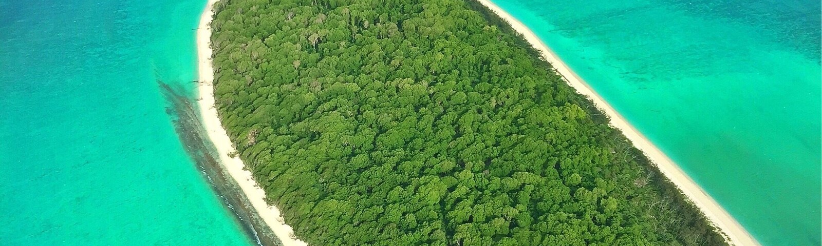 Imagine having this island paradise all to yourself! Flying over the stunning @southerngreatbarrierreef here in the @gladstoneregion! ☀️🐠🐟🌴😀
#visitgladstone #southerngreatbarrierreef #thisisqueensland #seeaustralia