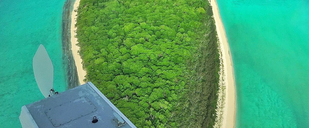 Flying over the stunning Southern Great Barrier Reef! đ