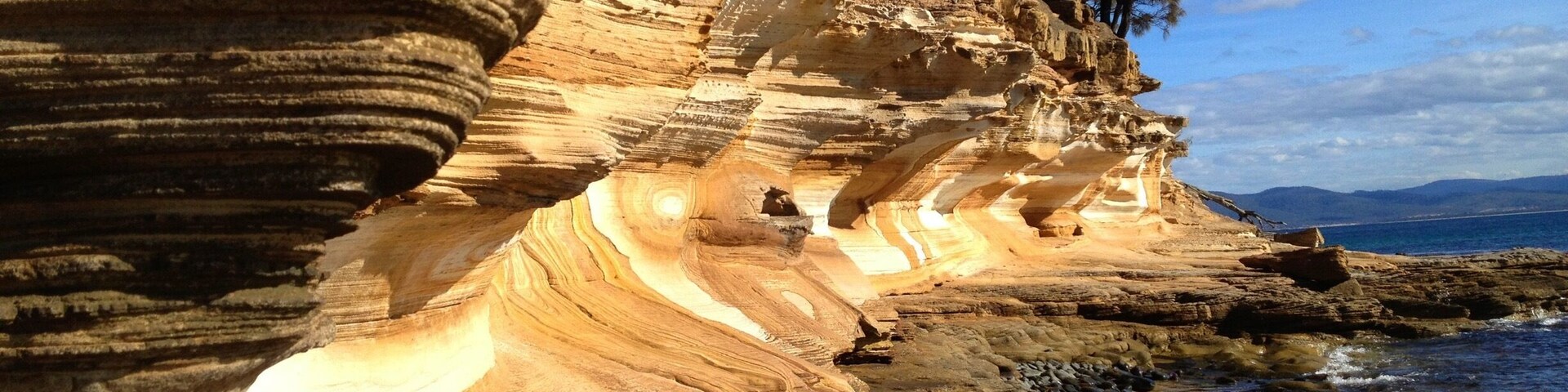 The painted cliffs on Maria Island are beautifully coloured and patterned sandstone. They are best viewed at low tide for access all the way around the rocks. #hiking #nationalpark #weekendgetaway #nature