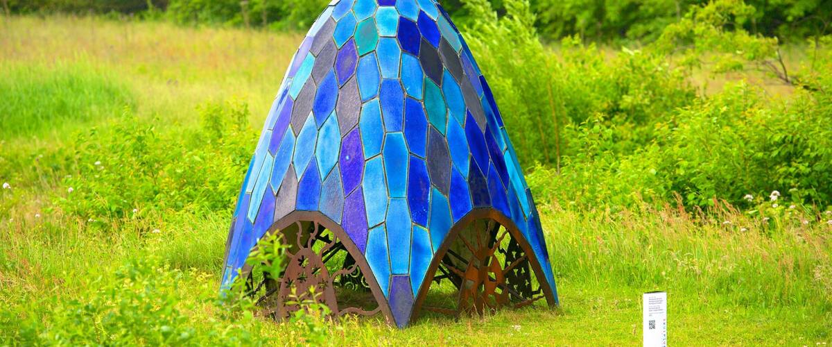 Billund og byder på udendørs kunst og en have