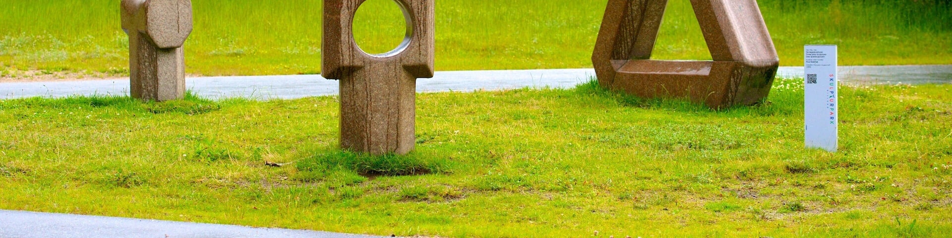Dinamarca mostrando un jardín y arte al aire libre