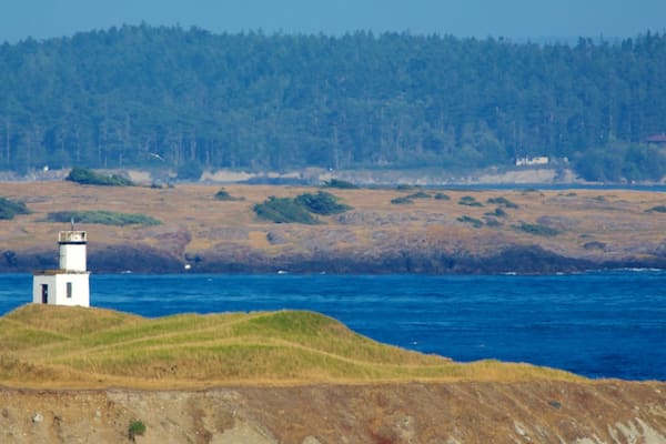 Ilha de San Juan caracterizando um farol, paisagens da ilha e paisagem