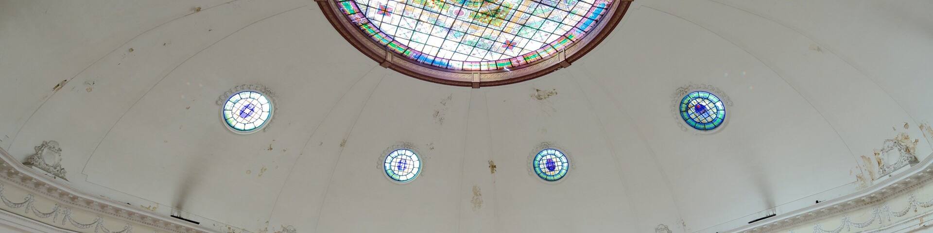 Mendoza showing interior views and a city