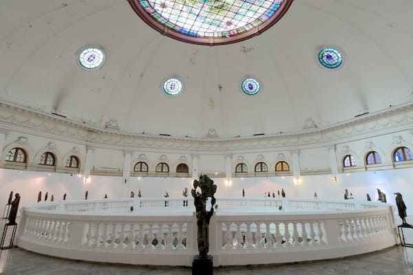 Mendoza showing interior views and a city