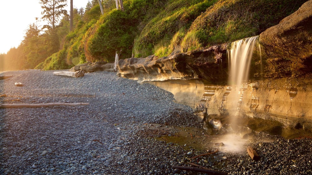 Sooke showing a pebble beach and a sunset