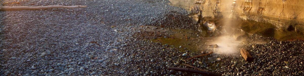 Sooke montrant plage de galets et coucher de soleil