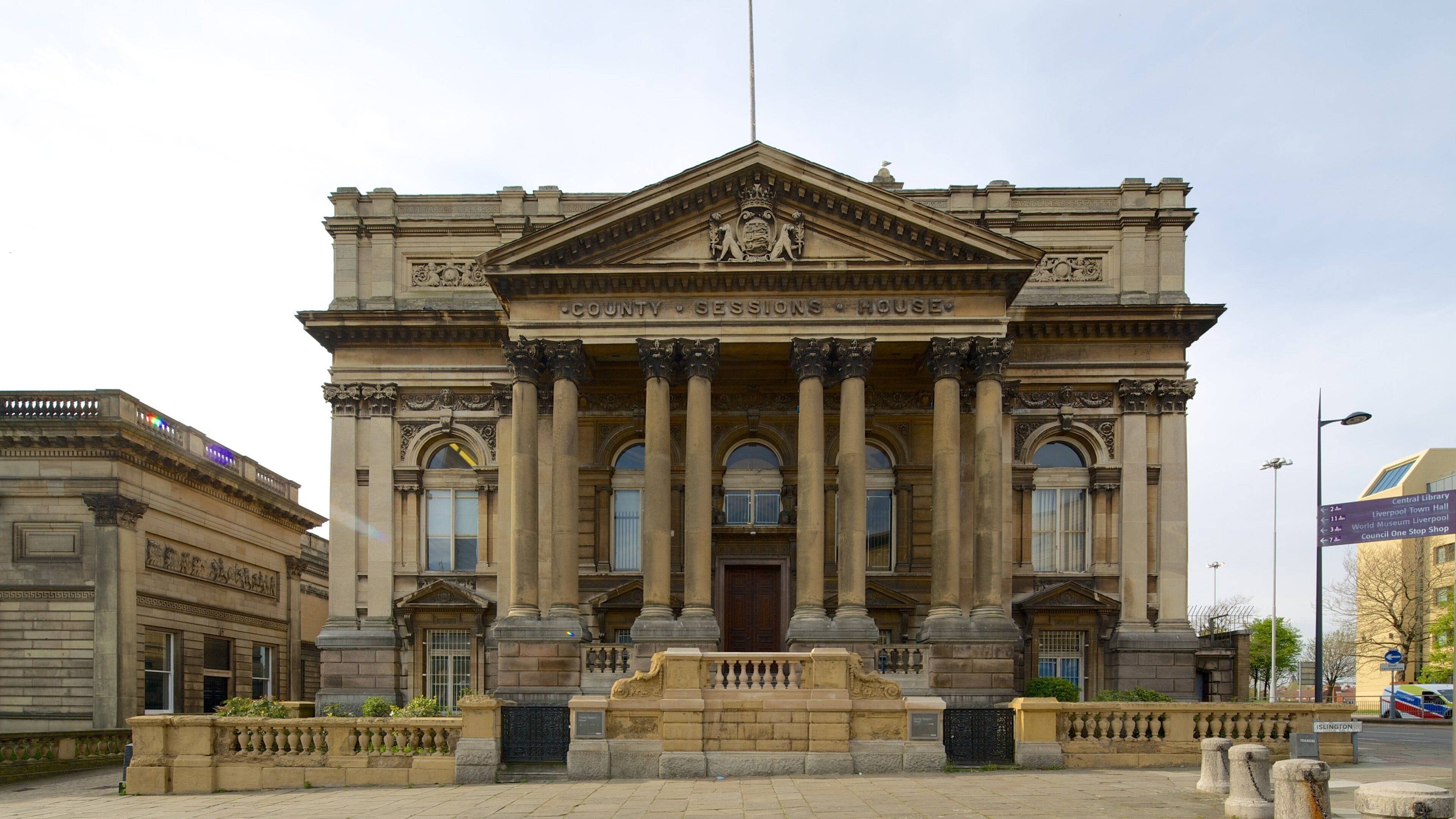 Liverpool featuring street scenes, an administrative buidling and heritage architecture