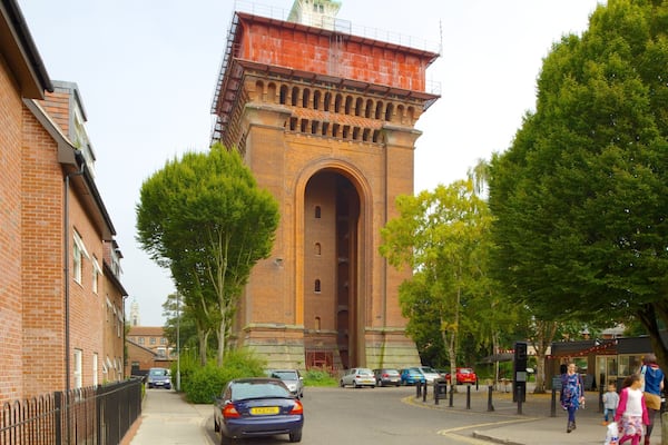 Colchester welches beinhaltet Stadt und historische Architektur