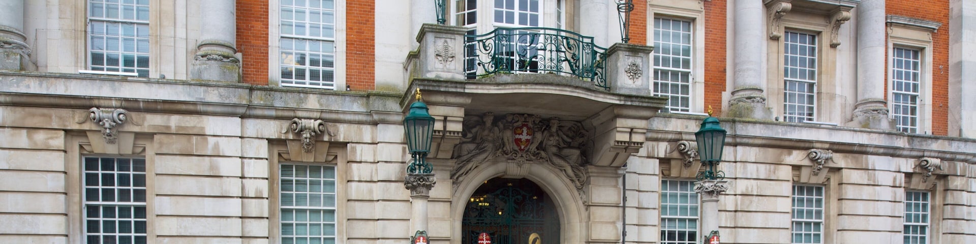 Colchester que inclui elementos de patrimônio, um edifício administrativo e arquitetura de patrimônio