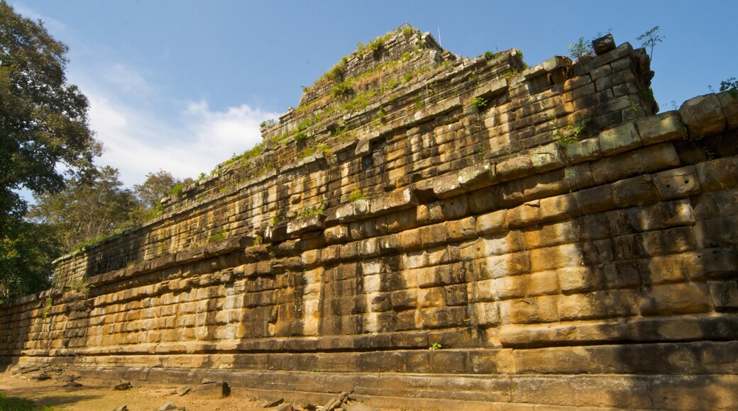 Siem Reap which includes a ruin and heritage architecture