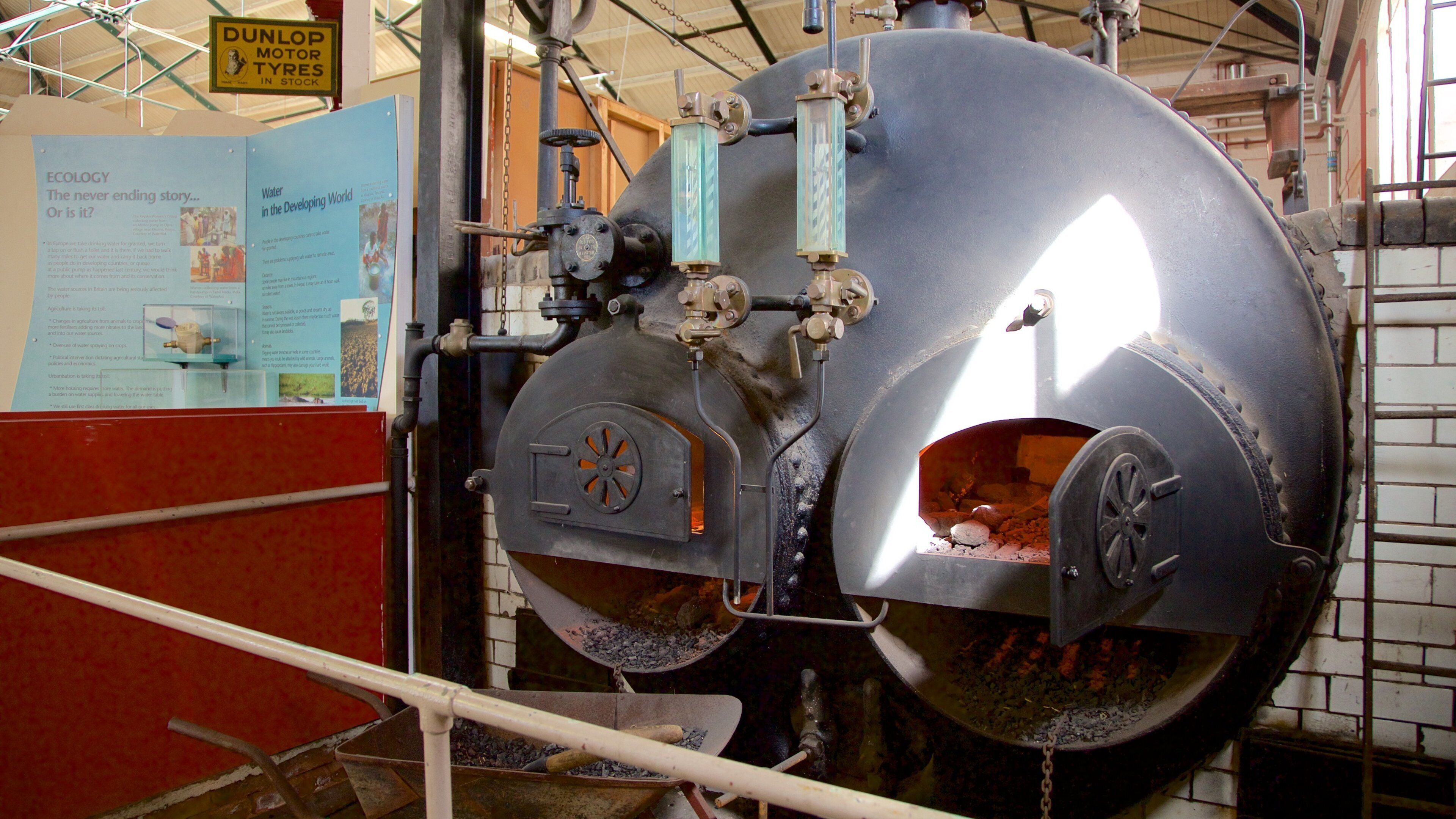 レスター フィーチャー 屋内の眺め