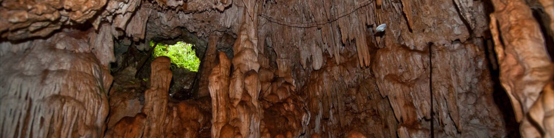 Dominican Republic which includes caves and interior views