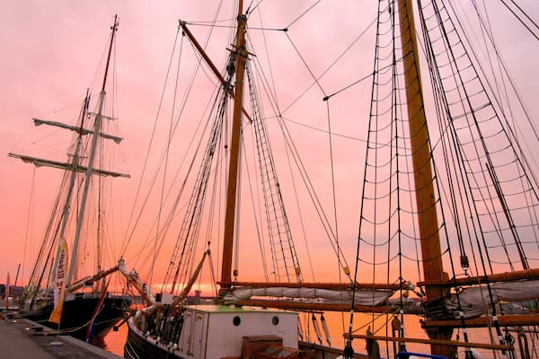 Aalborg welches beinhaltet Sonnenuntergang, Bucht oder Hafen und Bootfahren