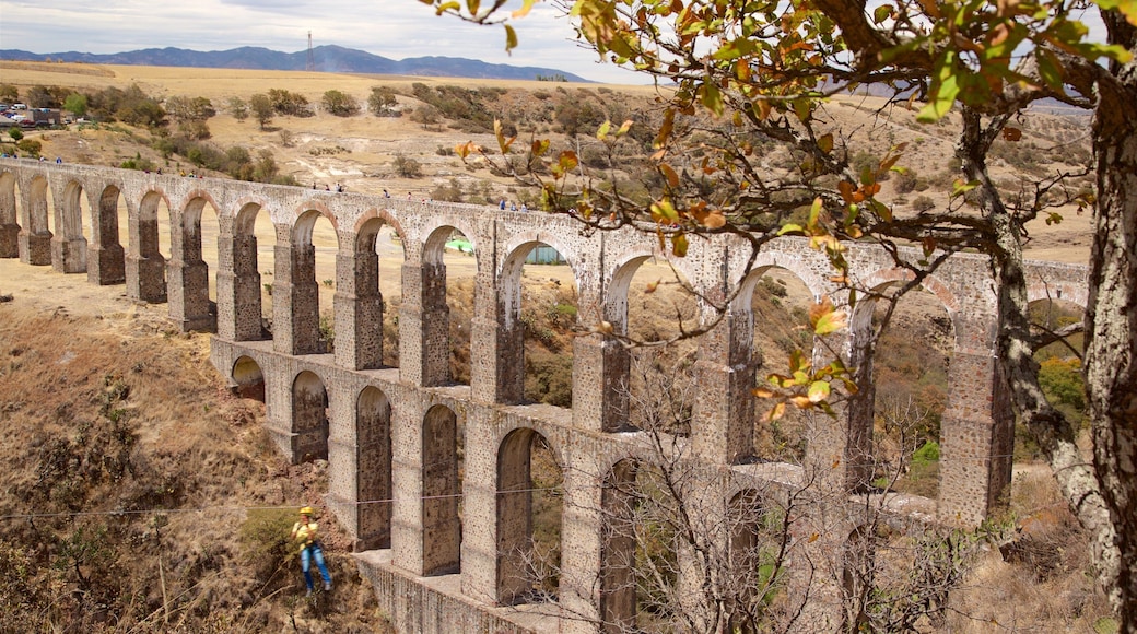 Arcos Del Sitio montrant pont, vues du désert et patrimoine architectural