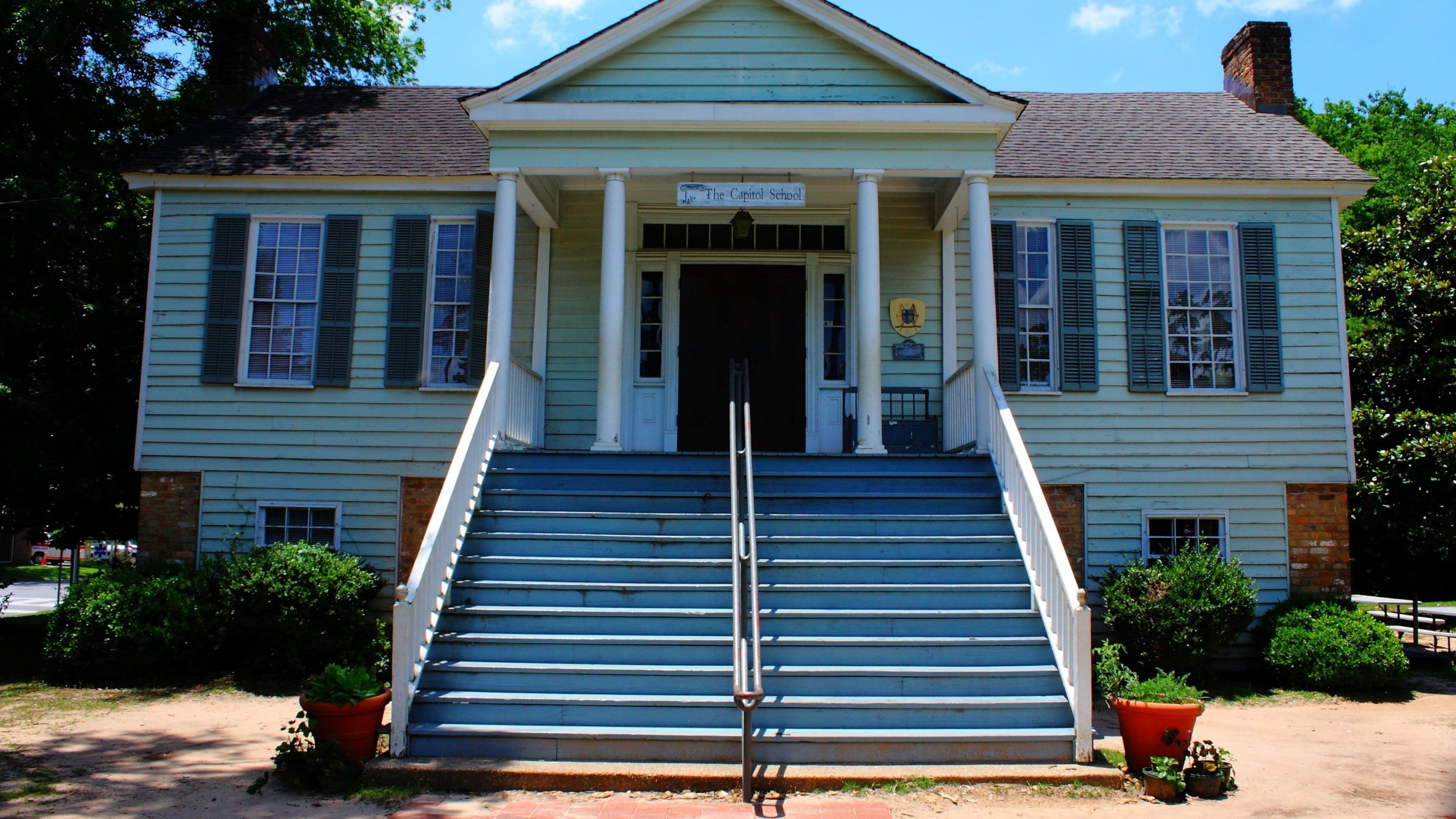 Tuscaloosa which includes a memorial