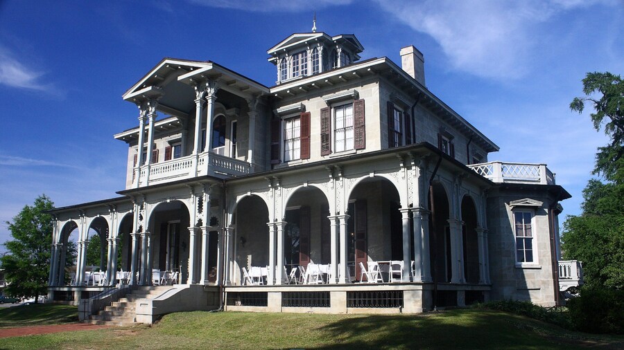Jemison Van de Graaff Mansion which includes heritage architecture and a house