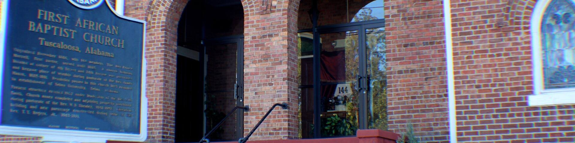 Tuscaloosa qui includes église ou cathédrale et signalisation