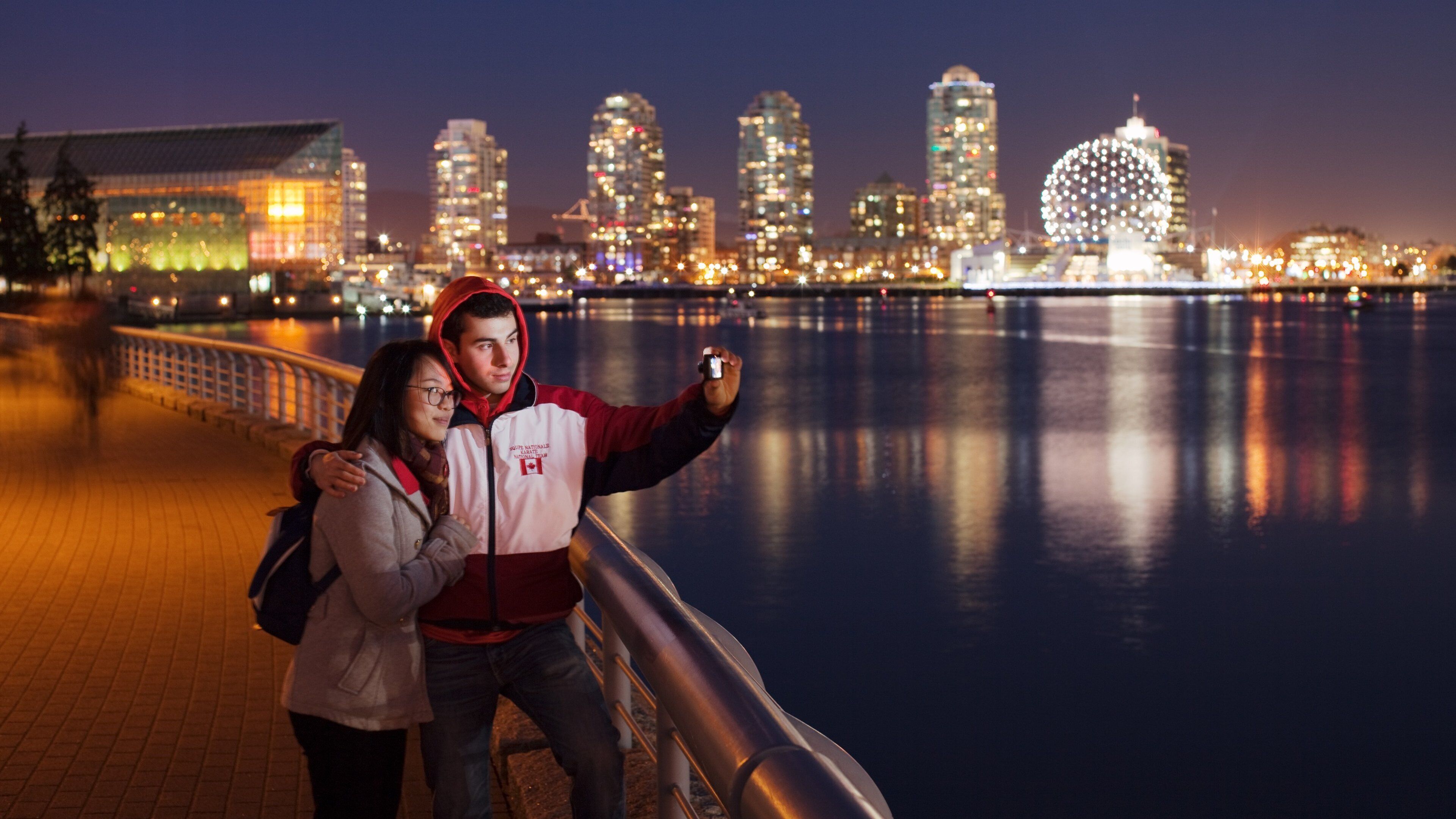 Vancouver inclusief algemene kustgezichten, vergezichten en een wolkenkrabber