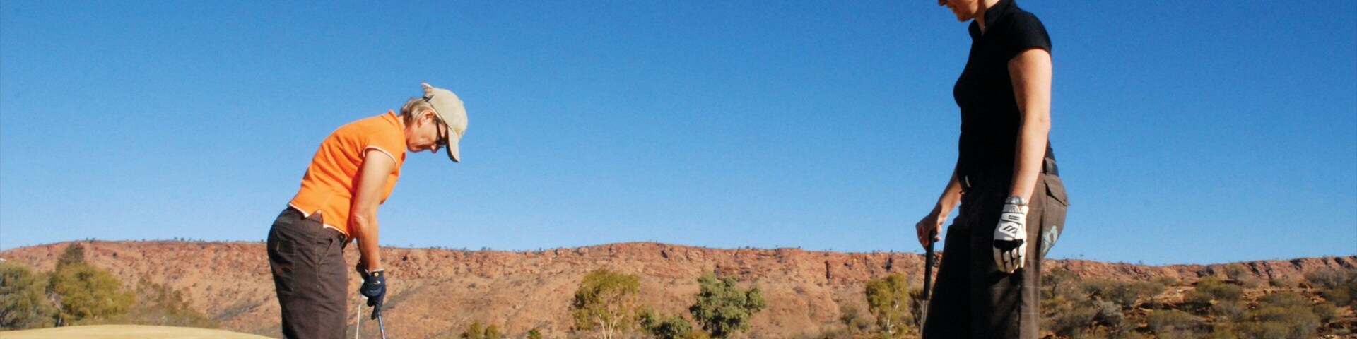 Alice Springs showing golf and tranquil scenes as well as a small group of people