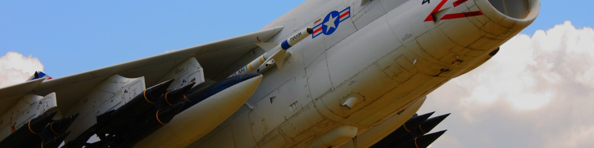 ํฐ์ค์ปฌ๋ฃจ์ฌ ์ ๋ณด์ฌ์ฃผ๋ ํญ๊ณต๊ธฐ ๊ณผ ๊ธฐ๋
๋น